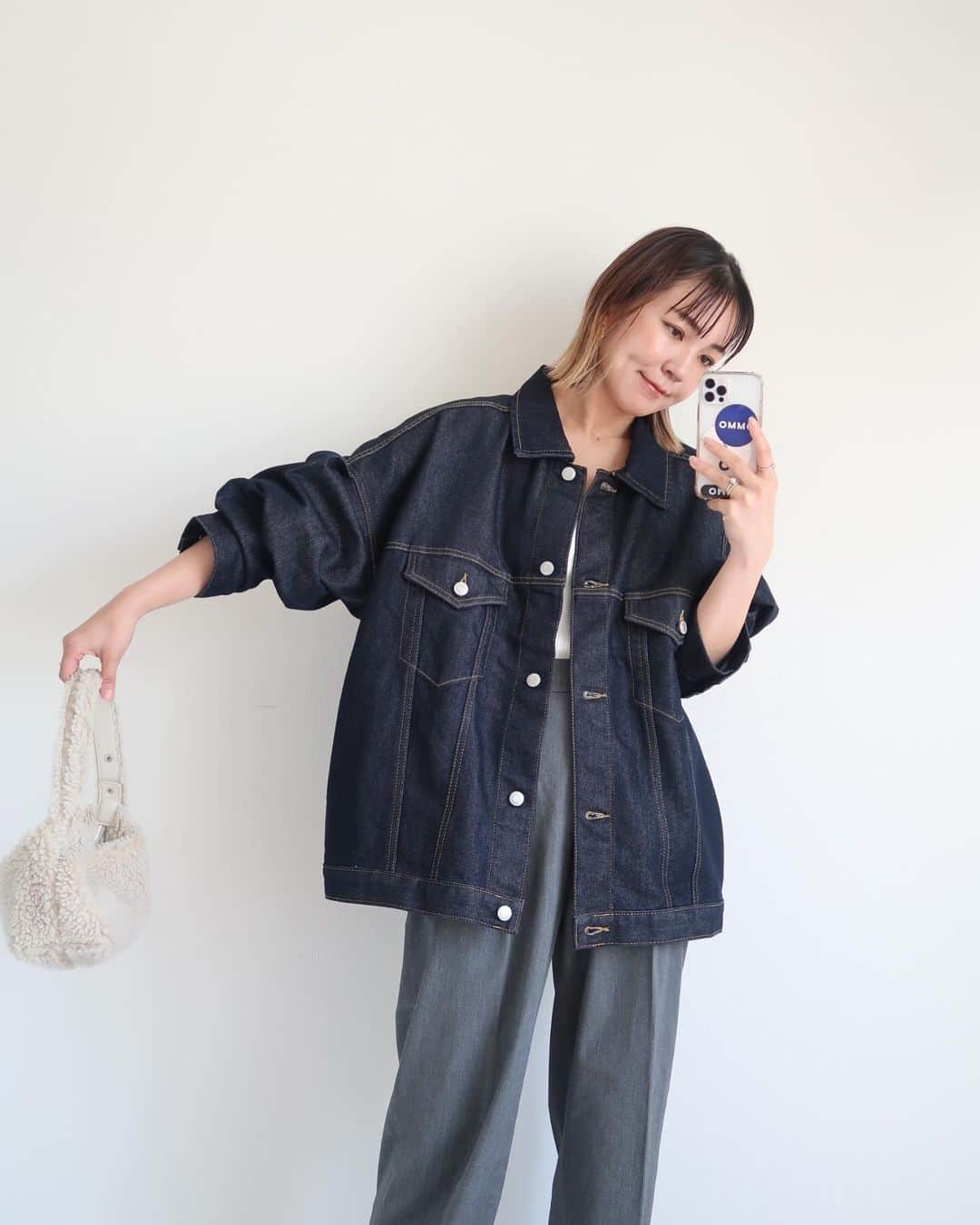 natsumi ♥︎さんのインスタグラム写真 - (natsumi ♥︎Instagram)「2023/09/24  .  ボリュームスリーブオーバーデニムジャケット @bonlecill_official   大好きなゆるっとシルエット💙 厚手過ぎず、硬すぎずなデニム素材で羽織りやすくてこれからの時期便利✨  インディゴだとオーバーサイズでもカジュアルになり過ぎないから 使いやすよ🥰  . .」9月24日 13時31分 - natsu420