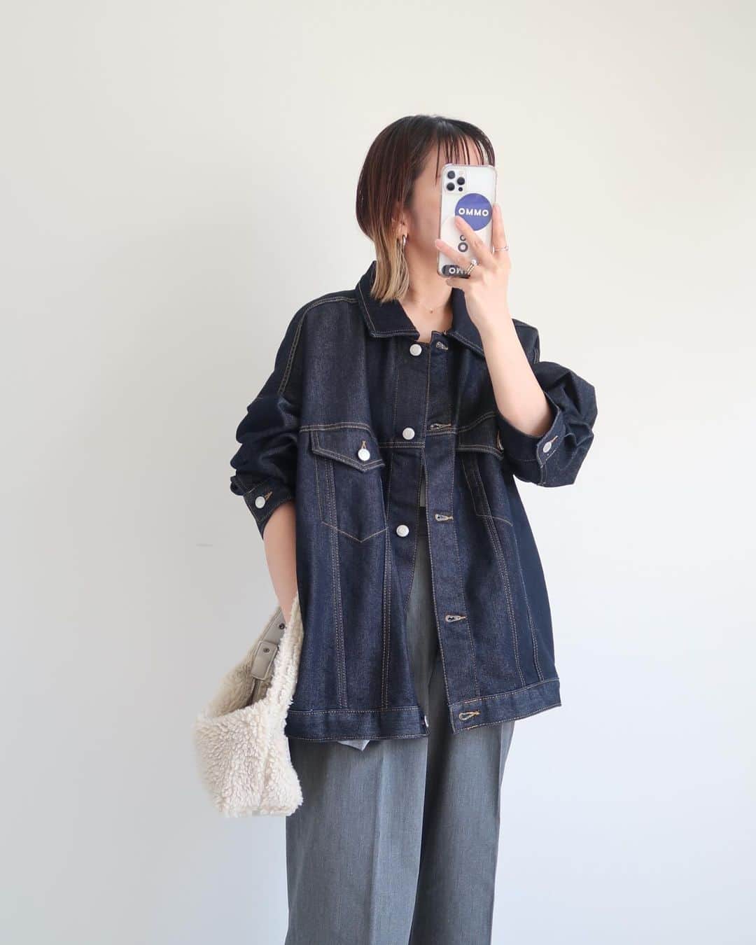 natsumi ♥︎さんのインスタグラム写真 - (natsumi ♥︎Instagram)「2023/09/24  .  ボリュームスリーブオーバーデニムジャケット @bonlecill_official   大好きなゆるっとシルエット💙 厚手過ぎず、硬すぎずなデニム素材で羽織りやすくてこれからの時期便利✨  インディゴだとオーバーサイズでもカジュアルになり過ぎないから 使いやすよ🥰  . .」9月24日 13時31分 - natsu420