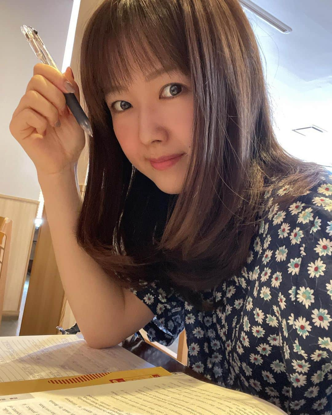 加藤響子のインスタグラム：「今月来月は、勉強月間です📖 期間限定で学生になります👩🏼‍🎓  好きなことにはひたすらのめり込む🏃‍♀️💨」