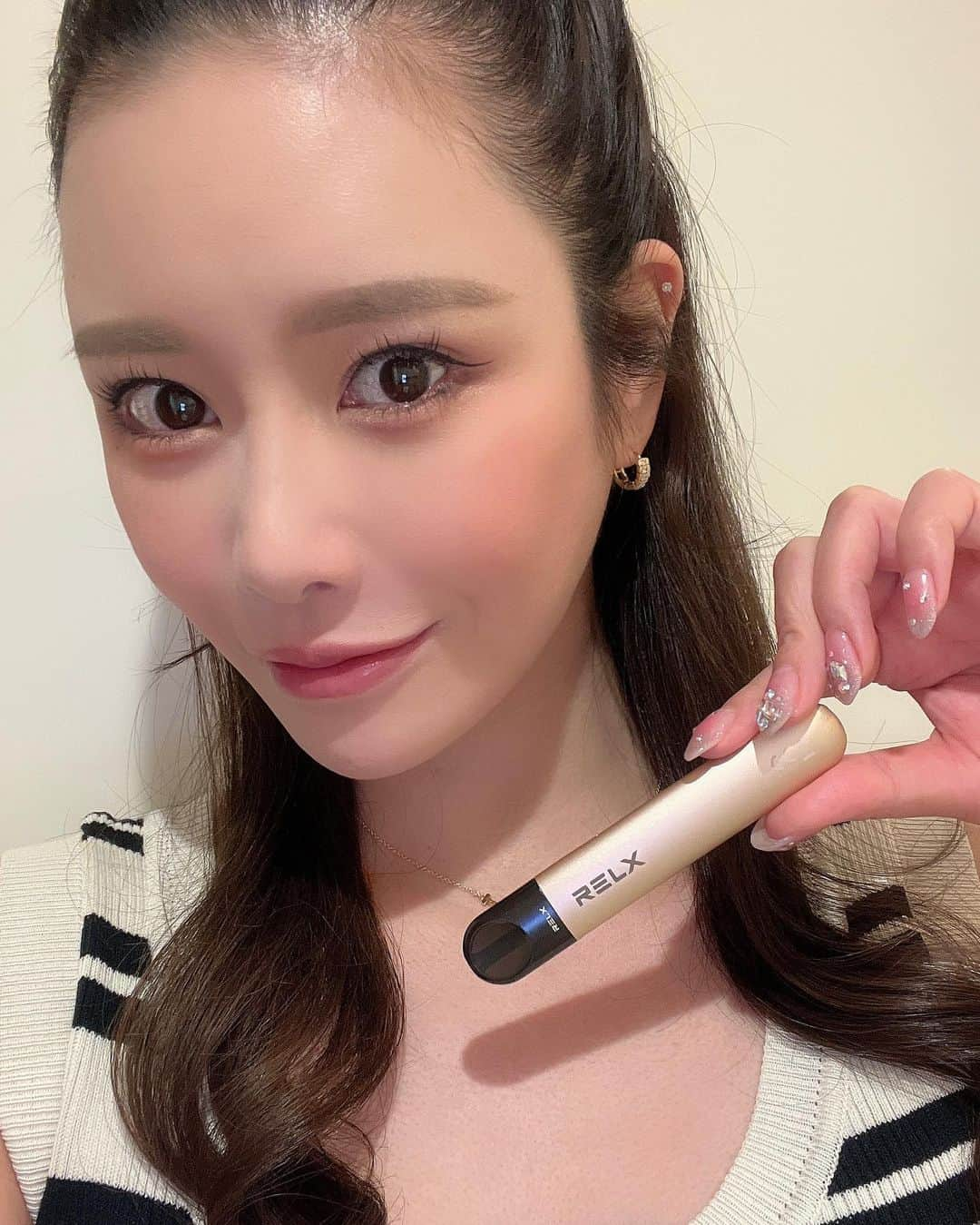 吉美あやさんのインスタグラム写真 - (吉美あやInstagram)「『RELX Infinity』  RELXアンバサダーの吉美あやです💁‍♀ 🪄 こちらのInfinityはポッド交換式で 充電式なので繰り返し使えます🥰 ももちろんニコチンもタールもフリー🙆‍♀️  シーシャ好きさんチェックしてみてね☑️🥰  @relxjapanofficial  #relx #relxjapan #relxアンバサダー #リレックス #レックス #電子シーシャ #レクシ #chill #chilltime #チル #チルタイム #シーシャ好きと繋がりたい #シーシャ女子 #ポケットシーシャ #持ち運びシーシャ #vape #relxJapan #リレックスジャパン」9月24日 13時34分 - aya_yoshimin