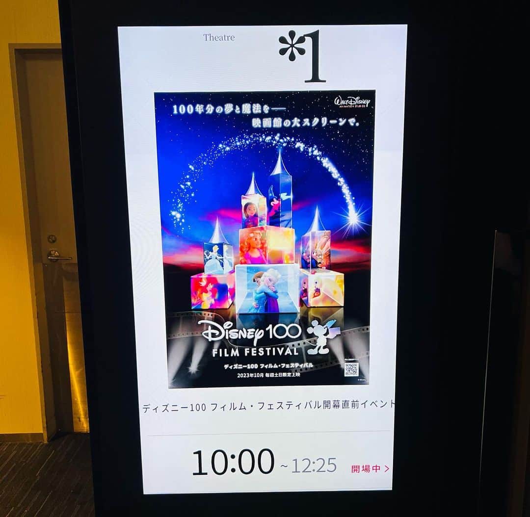 Tommyさんのインスタグラム写真 - (TommyInstagram)「もーーーー！ 本当に @ellegirl_jp 様様🥺  4月には香港ディズニーへ行かせてもらって、今回はなんと…  #ディズニー100フィルムフェスティバル  の開幕直前イベントへご招待いただきました🥺❤️❤️  ディズニー創立100周年を記念して、全国100劇場で珠玉の名作8作品のディズニーアニメーション映画を上映が楽しめるそう✨✨  僕が観せてもらったのは #アナと雪の女王 ❄️  テレビ放映や #ディズニープラス でしか観たことがなくて… 念願だったスクリーンで観ることができて感動🥺  そんな名作たちが大スクリーンで見られるチャンスでもある最高なフェスティバルになってます✨  僕が狙うは10月29日に上映される、幼い頃から観て育った #ファンタジア 🪄  そしてイベントに登壇されたのは #松たか子 さん #山寺宏一 さん  ジーニーの名言には思わず目が潤んでしまったくらい素敵な時間でした🥹  当分幸せな気持ちで過ごせそう🥰  #disney #waltdisney #ディズニー #夢と希望 #ディズニー100 #ディズニー100周年 #waltdisneyanimationstudios #ミッキーマウス #ミニーマウス #アナ雪 #ディズニーすきな人と繋がりたい #ellegirluni」9月24日 13時39分 - tommy_minho