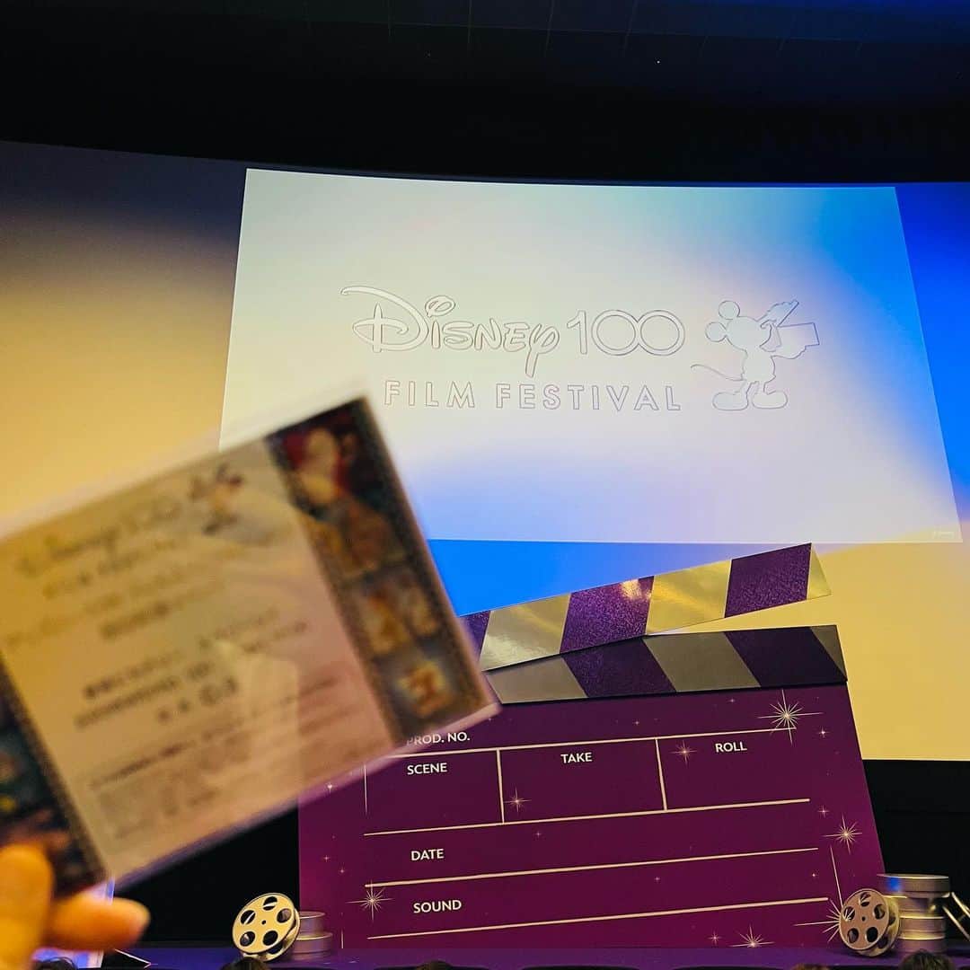 Tommyのインスタグラム：「もーーーー！ 本当に @ellegirl_jp 様様🥺  4月には香港ディズニーへ行かせてもらって、今回はなんと…  #ディズニー100フィルムフェスティバル  の開幕直前イベントへご招待いただきました🥺❤️❤️  ディズニー創立100周年を記念して、全国100劇場で珠玉の名作8作品のディズニーアニメーション映画を上映が楽しめるそう✨✨  僕が観せてもらったのは #アナと雪の女王 ❄️  テレビ放映や #ディズニープラス でしか観たことがなくて… 念願だったスクリーンで観ることができて感動🥺  そんな名作たちが大スクリーンで見られるチャンスでもある最高なフェスティバルになってます✨  僕が狙うは10月29日に上映される、幼い頃から観て育った #ファンタジア 🪄  そしてイベントに登壇されたのは #松たか子 さん #山寺宏一 さん  ジーニーの名言には思わず目が潤んでしまったくらい素敵な時間でした🥹  当分幸せな気持ちで過ごせそう🥰  #disney #waltdisney #ディズニー #夢と希望 #ディズニー100 #ディズニー100周年 #waltdisneyanimationstudios #ミッキーマウス #ミニーマウス #アナ雪 #ディズニーすきな人と繋がりたい #ellegirluni」