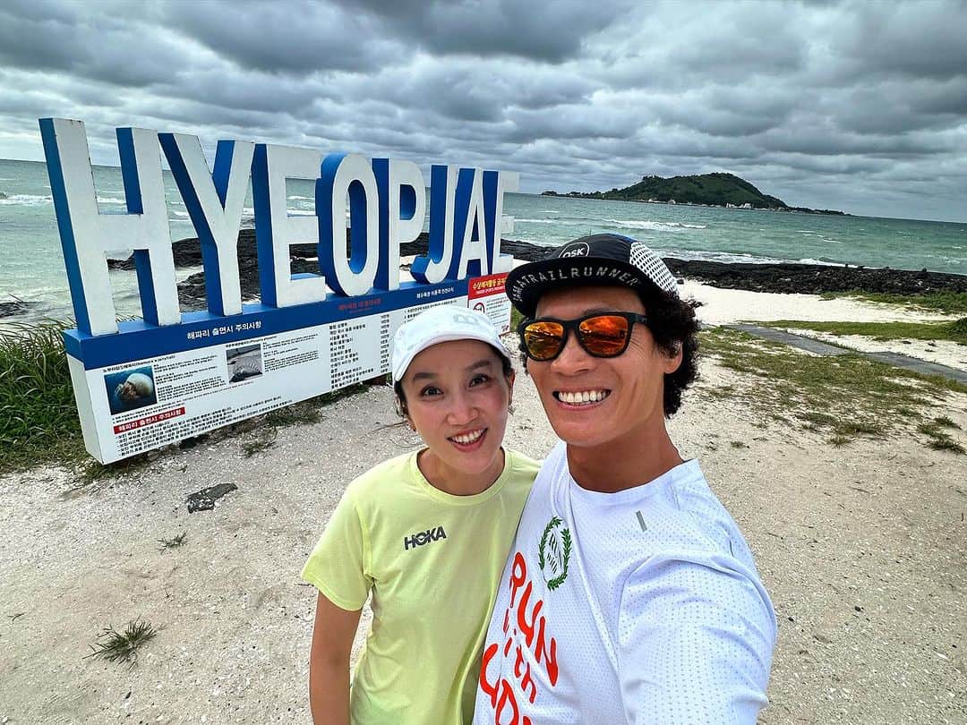 チン・ソンギュさんのインスタグラム写真 - (チン・ソンギュInstagram)「휴차&Family  큐브배우기👨‍👩‍👧‍👧,러닝🏃🏻, 승마🏇🏻,수영🏊🏻‍♀️,제주도한바퀴🌴,짧은시간 올해휴가~^^🙏  #토미큐브#모모공방#남승혁대한민국큐브1인자#트위스트연습#더마파크공연#승마체험#카트타기#하루동안제주한바퀴돌기#주님주신축복속에🙏💝🙏」9月24日 13時44分 - knuababoda96