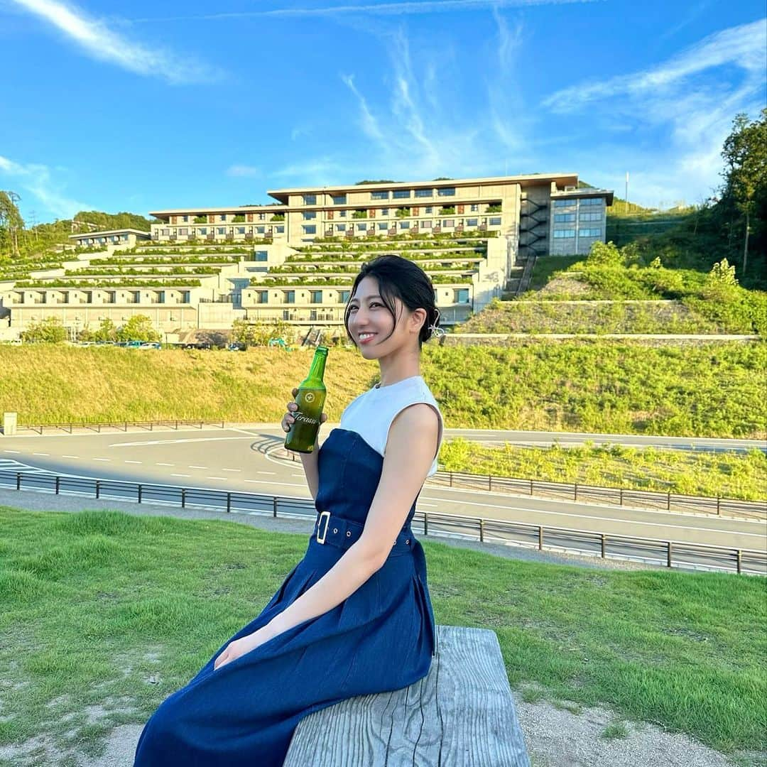 太田英里さんのインスタグラム写真 - (太田英里Instagram)「念願のVISON‎🤍 伊勢茶スパークリングも ハンバーグもお肉も美味しかった～🥹 気になるお店がたくさんあったのですが、 この日は夕方から伺ったため 閉まってしまっているお店も多くて もっと早く行けば良かったと後悔😭 絶対またリベンジするー！  #vison #ヴィソン #VISON #三重 #三重観光 #三重グルメ #伊勢茶 #伊勢茶スパークリング #terasu #松阪牛 #ハンバーグ #フォアグラ #ステーキ #コーデ #デニムコーデ #ワンピース #juliaboutique」9月24日 13時44分 - eririiin56