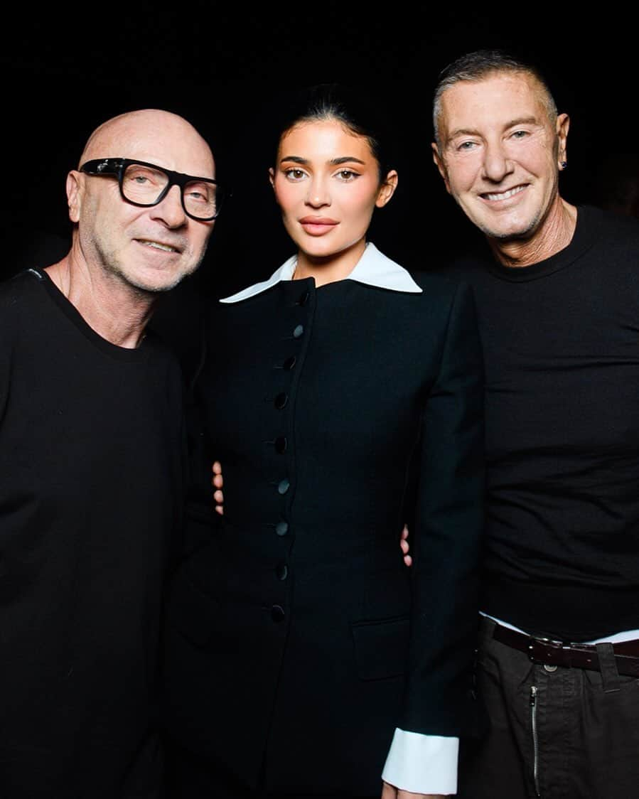 Just Jaredさんのインスタグラム写真 - (Just JaredInstagram)「Kylie Jenner poses with designers Domenico Dolce and Stefano Gabbana after the Dolce & Gabbana Fashion Show in Milan. #KylieJenner #DomenicoDolce #StefanoGabbana #DolceAndGabbana Photo: Dolce & Gabbana」9月24日 5時06分 - justjared