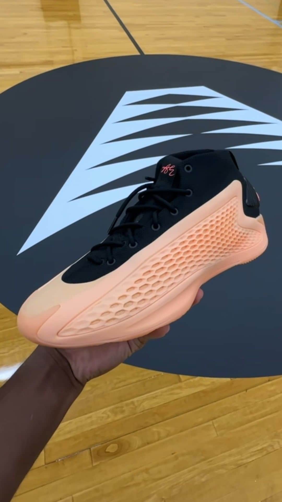 Sneaker Newsのインスタグラム：「@theanthonyedwards_ and @adidasbasketball just revealed the adidas AE1 down in Atlanta 🍑 Thoughts!? Hit the link in the bio for more info as well as a closer look at the signature shoe.」