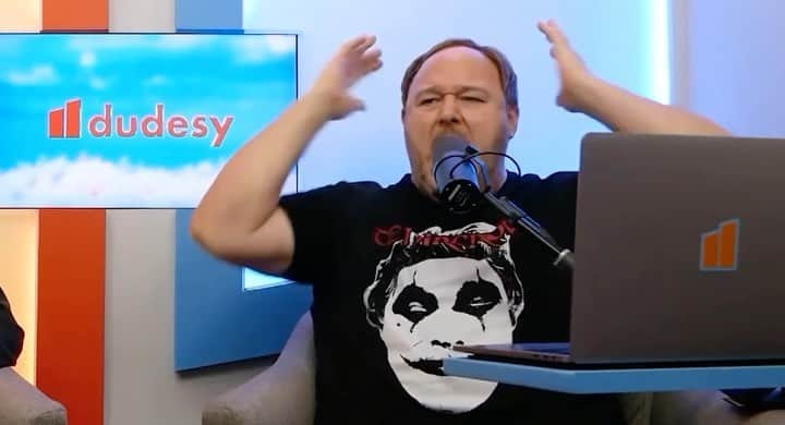 ウィル・サッソのインスタグラム：「Thank you for this astonishing Alex Jones in 2063 video, @johnnybfromokc. Call me Dudesy.」