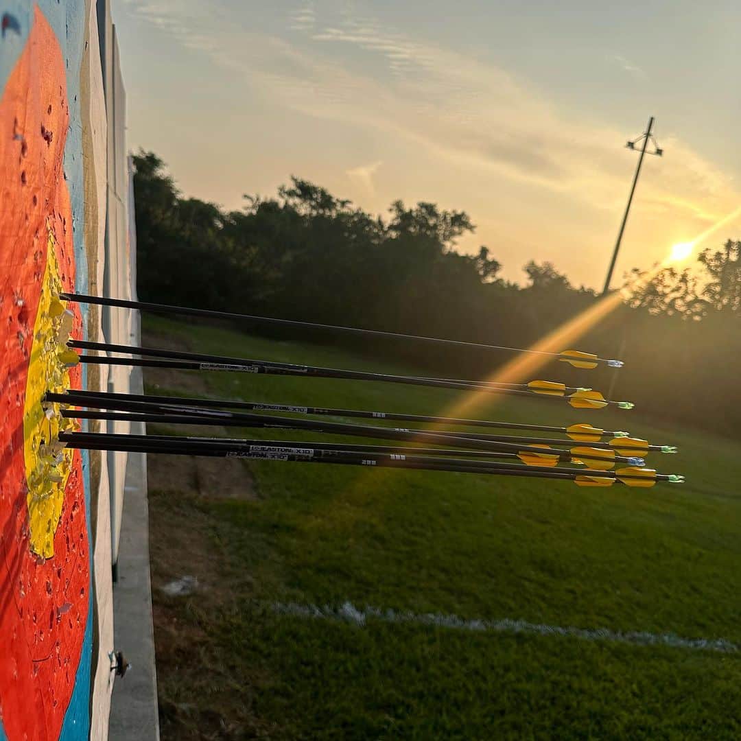 のインスタグラム：「Seja bem-vinda primavera 🌺 .  @petrobras #TimePetrobras @cdafab @wiawis_archery @beiterarchery @truball_axcel @clubedisparabrasil @brasilarco.oficial #BolsaAtleta @esportegovrj」