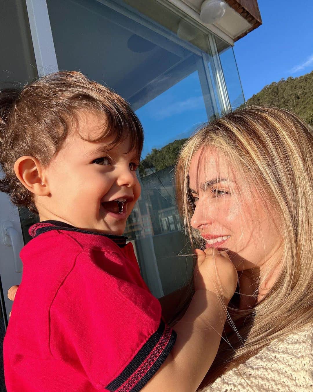CRISSHURTADOのインスタグラム：「Tardiando con mi nuevo amor: Mateo❤️ El mejor plan」
