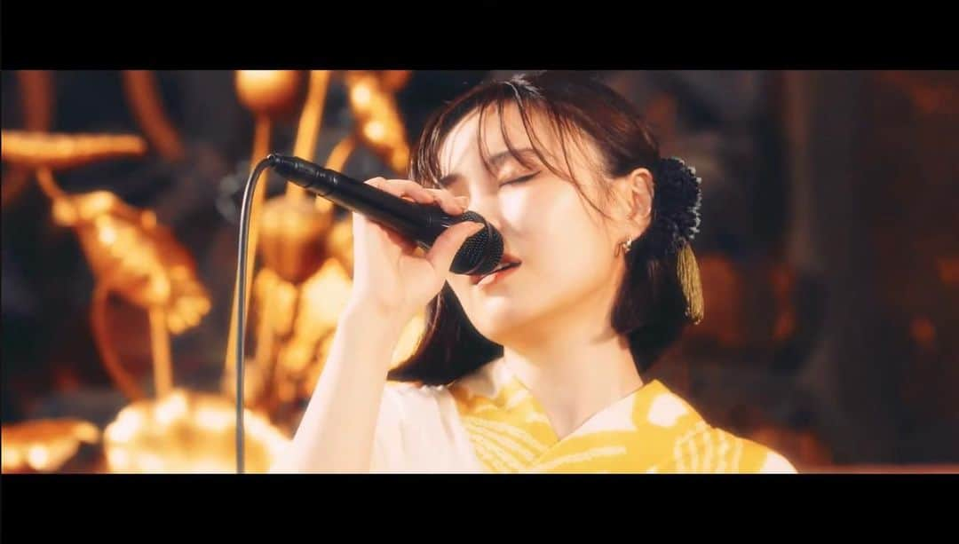 鷲尾伶菜のインスタグラム：「「世界から音が消えた日」 の一コマ。 お気に入りです。  YouTubeでアーカイブが観れるので よかったら観て聴いてください😌」