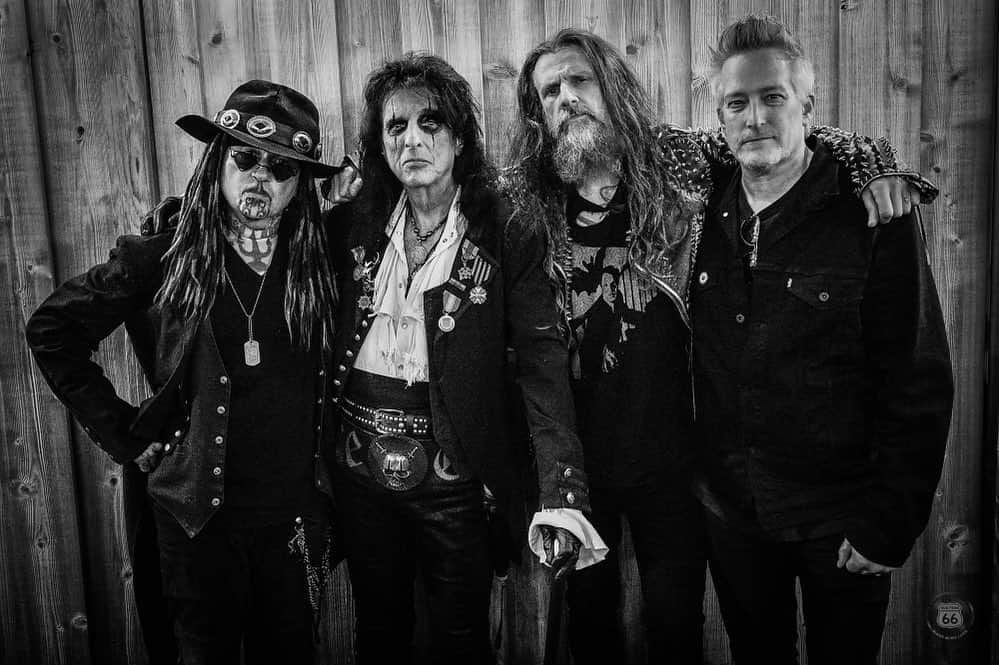 ロブ・ゾンビさんのインスタグラム写真 - (ロブ・ゾンビInstagram)「Just a bunch of FREAKS ON PARADE! #robzombie #alicecooper #aljourgensen #richardpatrick #freaksonparadetour2023」9月24日 6時23分 - robzombieofficial