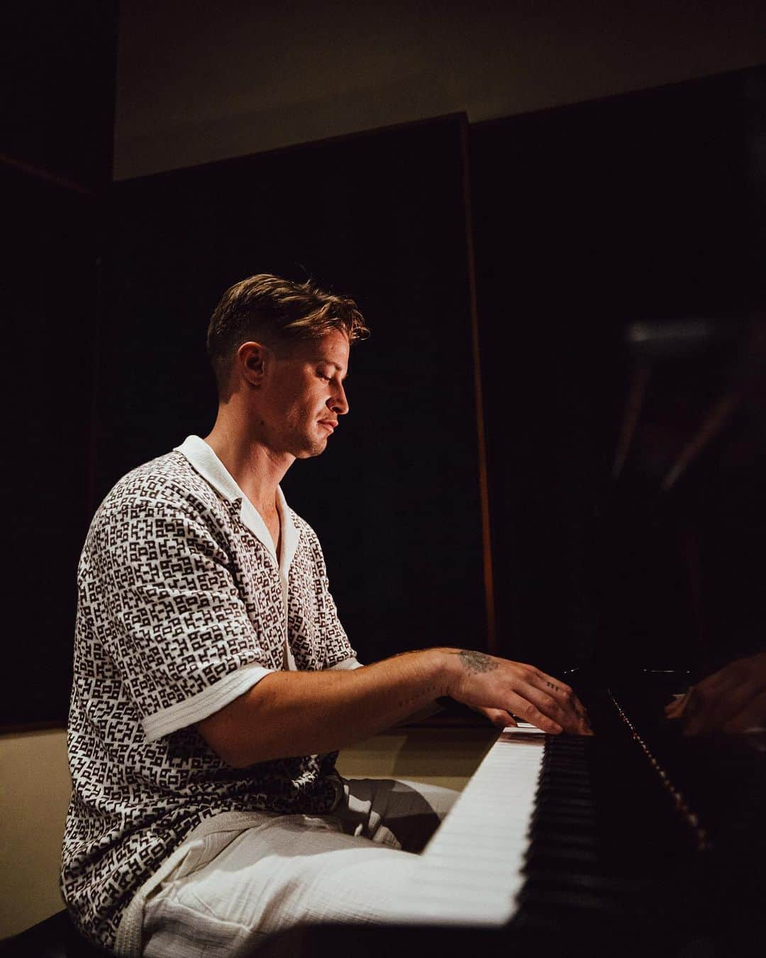 KYGOさんのインスタグラム写真 - (KYGOInstagram)「Finally back in the studio this week 🎹」9月24日 6時42分 - kygomusic