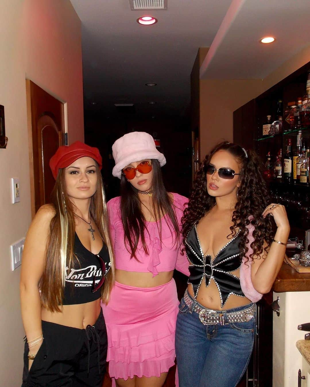 マディソン・ペティスさんのインスタグラム写真 - (マディソン・ペティスInstagram)「I only wanna go to early 2000s themed parties from now on 🦋💅🏽」9月24日 6時44分 - madisonpettis