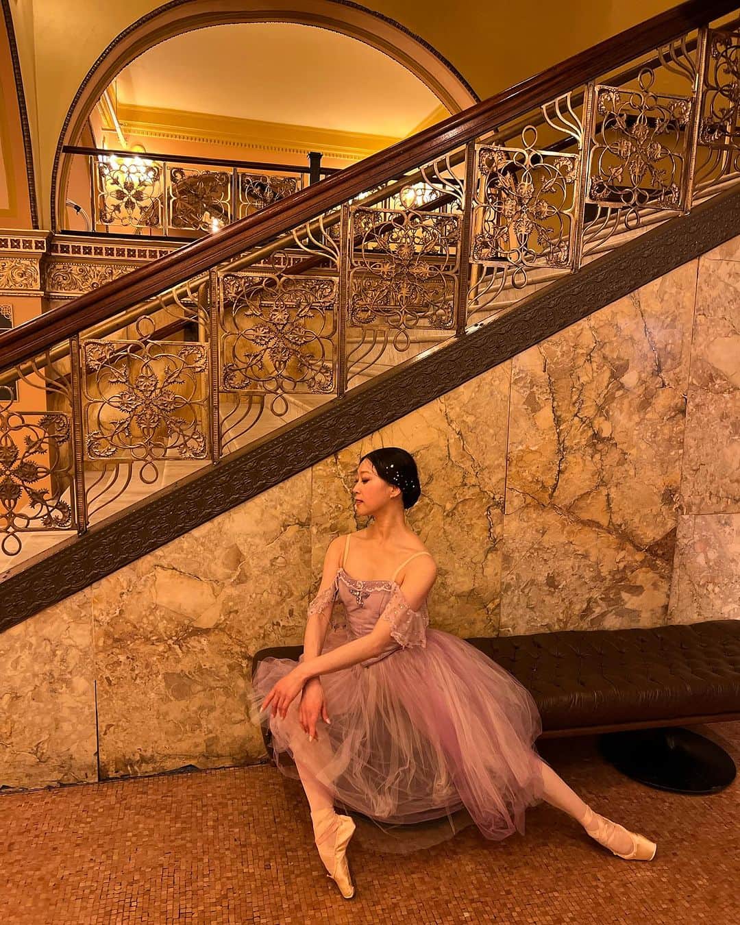 のインスタグラム：「I'm excited to be a part of the Arpino Centennial Celebration and to perform 'L'Air d'Esprit' tonight and tomorrow, representing @sfballet with @way8way I'm looking forward to watching other pieces performed by many companies from around the country. @arpinofoundation   今日と明日はシカゴにてアルピーノセレブレーションガラでサンフランシスコバレエ代表としてL'Air d'Espritを踊ります。他のバレエ団の作品を見るのも楽しみです。  #arpino #chicago #celebration #ballet #ballerina #gala #travellife #performance #air #バレエ　#バレリーナ」