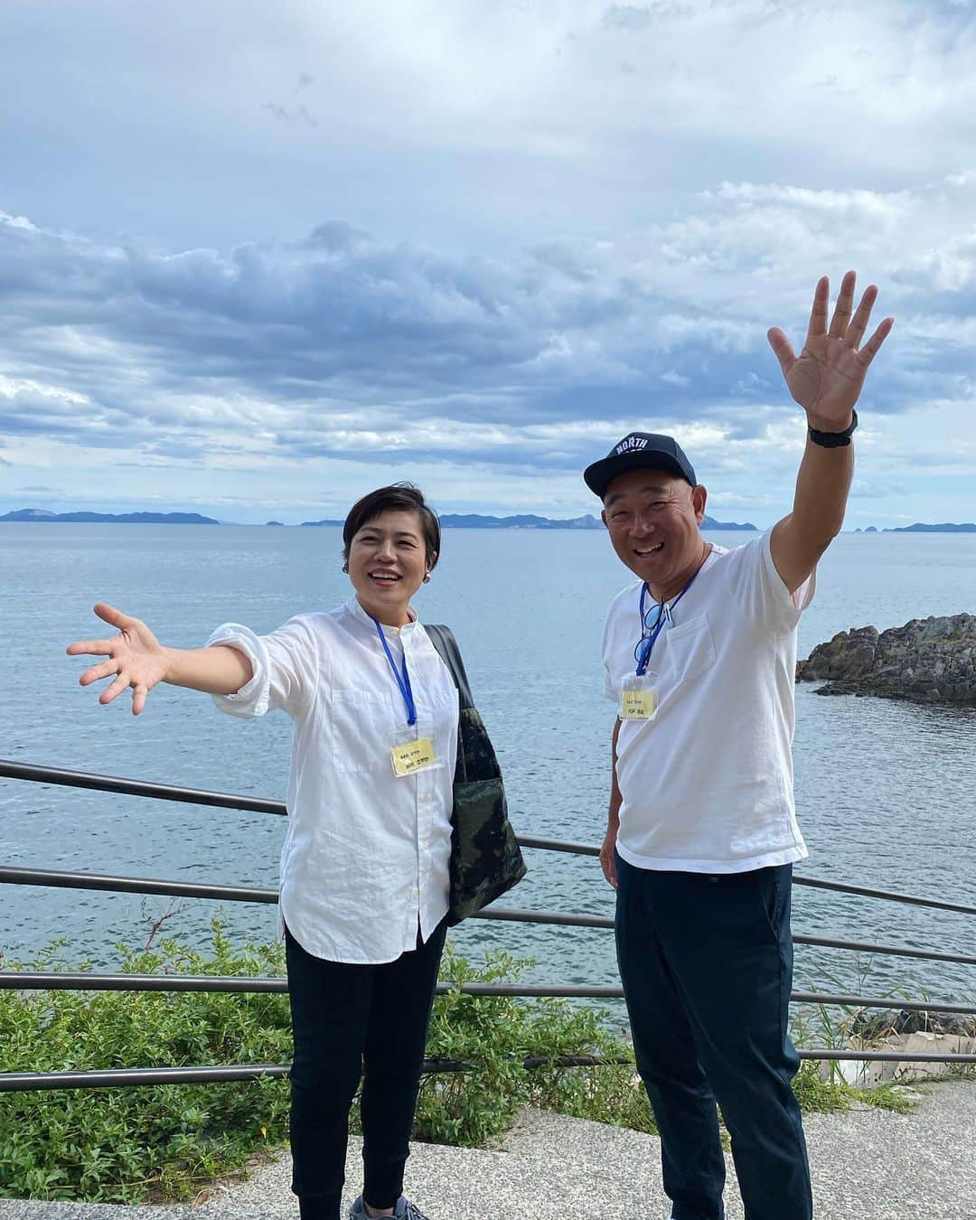 青木さやかのインスタグラム：「兵庫県赤穂市の移住定住ツアーのナビゲーターをしてきました。移住定住を検討はしているが、どこへ行こうか興味はあるが。そんな方たちと赤穂市を一日体験ツアー。まずは三方山に囲まれ海と山が生活の隣にある赤穂が好きになる一日でした。牡蠣が有名ですね。映えスポットも。水が豊富。水がいい。水道代が日本一安い。ほぼ平地。自転車移動楽。温暖な気候。 詳しくは婦人公論jpエッセイにいつか書きます。 お笑いを始めた時の友人宍戸くんは現在赤穂市の職員さん。 参加くださった皆さまありがとうございました。 #赤穂市 #sysorus  パンツ」