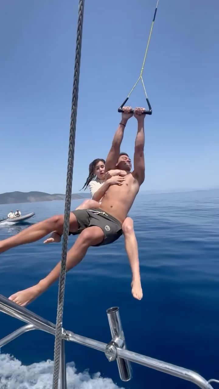 Live To Exploreのインスタグラム：「Experiencing the beauty of Greece from a new perspective via @eric.sierra! 😍🌊  💡some of the most popular spots for ropeswing:  📍Navagio Beach, Zakynthos 📍Drakos Cave, Kefalonia 📍Vikos Gorge, Zagori 📍Giola, Thassos  Sharing is caring! Spread the travel inspiration by sharing this post with your fellow explorers! 😍  🎥 : @eric.sierra 📍: Greece  #ropeswing #greeceadventures #ropeswingingreece #bucketlist #coupleadventures」