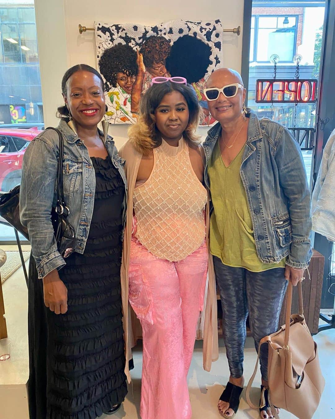 のインスタグラム：「So proud of our own very talented @taylorchildsstudios! Check out her Detroit Month of Design installation @throwbackshome through the end of this month!!!🙌🏾😍🙌🏾」