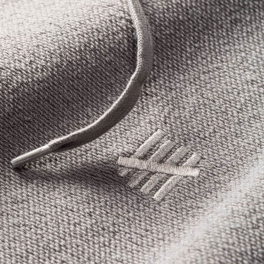 UNDFTDさんのインスタグラム写真 - (UNDFTDInstagram)「A detailed look into UNDEFEATED FALL 23 - Drop 4  The UNDEFEATED Tiger Camo Icon Pullover Hood and Reverse Terry Pullover Hood are both crafted from a cotton/polyester french terry blend. The Tiger Camo Icon Pullover Hood is made with a rib waistband and collar, soft hand screen printed UNDEFEATED tiger camo logo lockup on the chest and is available in Black, Dark Sage and Lunar Grey. The Reverse Terry Pullover Hood features a reverse terry body, rib waistband and collar and an embroidered ‘5-strike’ icon on the left chest, and is available in Birch, Faded Black and Lunar Grey.   Available now, exclusively at all UNDEFEATED Chapter Stores and Undefeated.com」9月24日 7時00分 - undefeatedinc