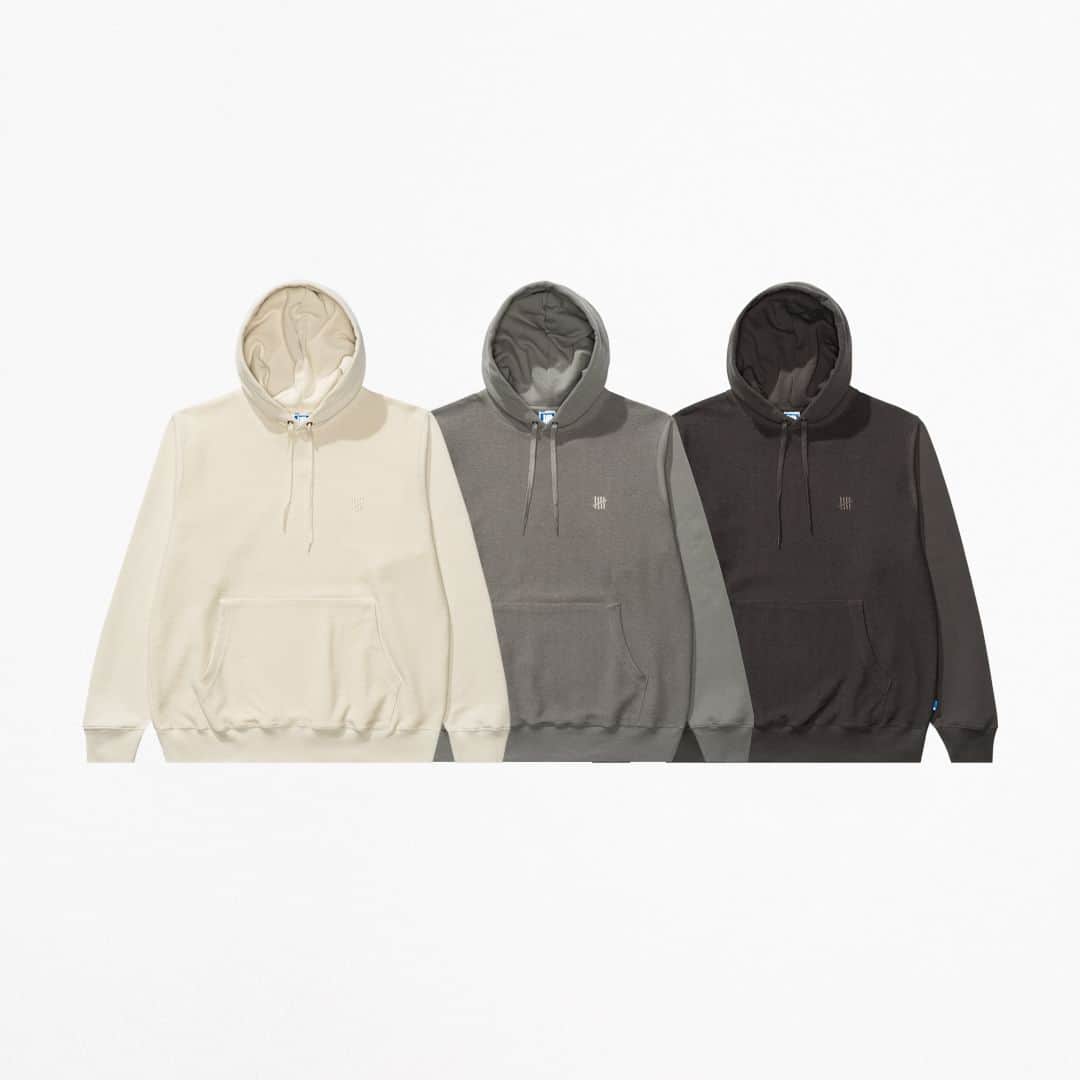 UNDFTDさんのインスタグラム写真 - (UNDFTDInstagram)「A detailed look into UNDEFEATED FALL 23 - Drop 4  The UNDEFEATED Tiger Camo Icon Pullover Hood and Reverse Terry Pullover Hood are both crafted from a cotton/polyester french terry blend. The Tiger Camo Icon Pullover Hood is made with a rib waistband and collar, soft hand screen printed UNDEFEATED tiger camo logo lockup on the chest and is available in Black, Dark Sage and Lunar Grey. The Reverse Terry Pullover Hood features a reverse terry body, rib waistband and collar and an embroidered ‘5-strike’ icon on the left chest, and is available in Birch, Faded Black and Lunar Grey.   Available now, exclusively at all UNDEFEATED Chapter Stores and Undefeated.com」9月24日 7時00分 - undefeatedinc