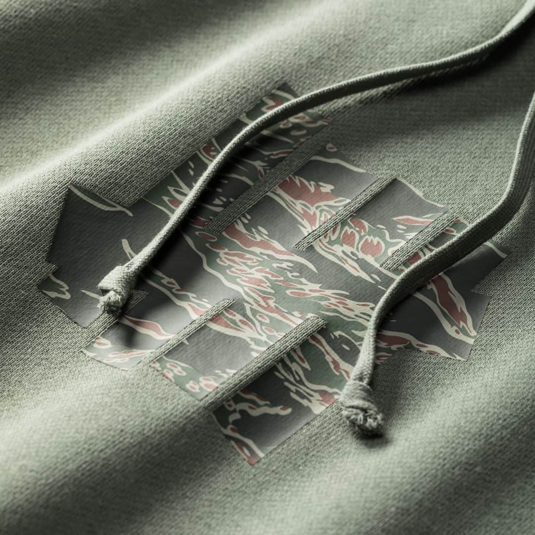 UNDFTDさんのインスタグラム写真 - (UNDFTDInstagram)「A detailed look into UNDEFEATED FALL 23 - Drop 4  The UNDEFEATED Tiger Camo Icon Pullover Hood and Reverse Terry Pullover Hood are both crafted from a cotton/polyester french terry blend. The Tiger Camo Icon Pullover Hood is made with a rib waistband and collar, soft hand screen printed UNDEFEATED tiger camo logo lockup on the chest and is available in Black, Dark Sage and Lunar Grey. The Reverse Terry Pullover Hood features a reverse terry body, rib waistband and collar and an embroidered ‘5-strike’ icon on the left chest, and is available in Birch, Faded Black and Lunar Grey.   Available now, exclusively at all UNDEFEATED Chapter Stores and Undefeated.com」9月24日 7時00分 - undefeatedinc