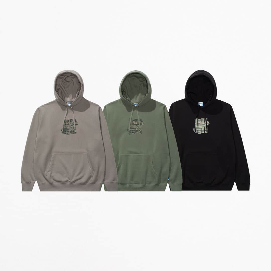 UNDFTDさんのインスタグラム写真 - (UNDFTDInstagram)「A detailed look into UNDEFEATED FALL 23 - Drop 4  The UNDEFEATED Tiger Camo Icon Pullover Hood and Reverse Terry Pullover Hood are both crafted from a cotton/polyester french terry blend. The Tiger Camo Icon Pullover Hood is made with a rib waistband and collar, soft hand screen printed UNDEFEATED tiger camo logo lockup on the chest and is available in Black, Dark Sage and Lunar Grey. The Reverse Terry Pullover Hood features a reverse terry body, rib waistband and collar and an embroidered ‘5-strike’ icon on the left chest, and is available in Birch, Faded Black and Lunar Grey.   Available now, exclusively at all UNDEFEATED Chapter Stores and Undefeated.com」9月24日 7時00分 - undefeatedinc