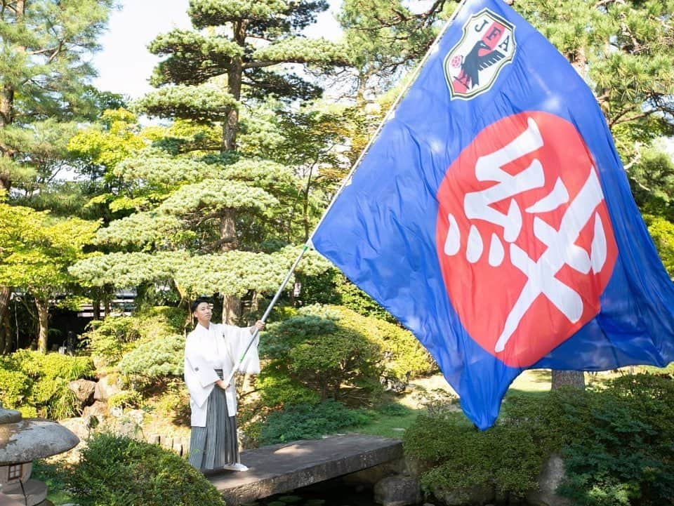 小林樓《新潟県見附市：結婚式場》さんのインスタグラム写真 - (小林樓《新潟県見附市：結婚式場》Instagram)「2023.9.24 結婚式を挙げてから早1年です。 小林樓で結婚式が出来たからこそやりたい事が出来た結婚式であり、小林樓だったからそこ今でも関係者の方々と繋がりを持つことが出来ていると思います！ ここ最近では、結婚情報誌に掲載もしてもらったりし、なかなか出来ないような経験もさせてもらいました。 #小林樓 #wedding komachi #結婚1周年」9月24日 7時19分 - kobayashirowedding