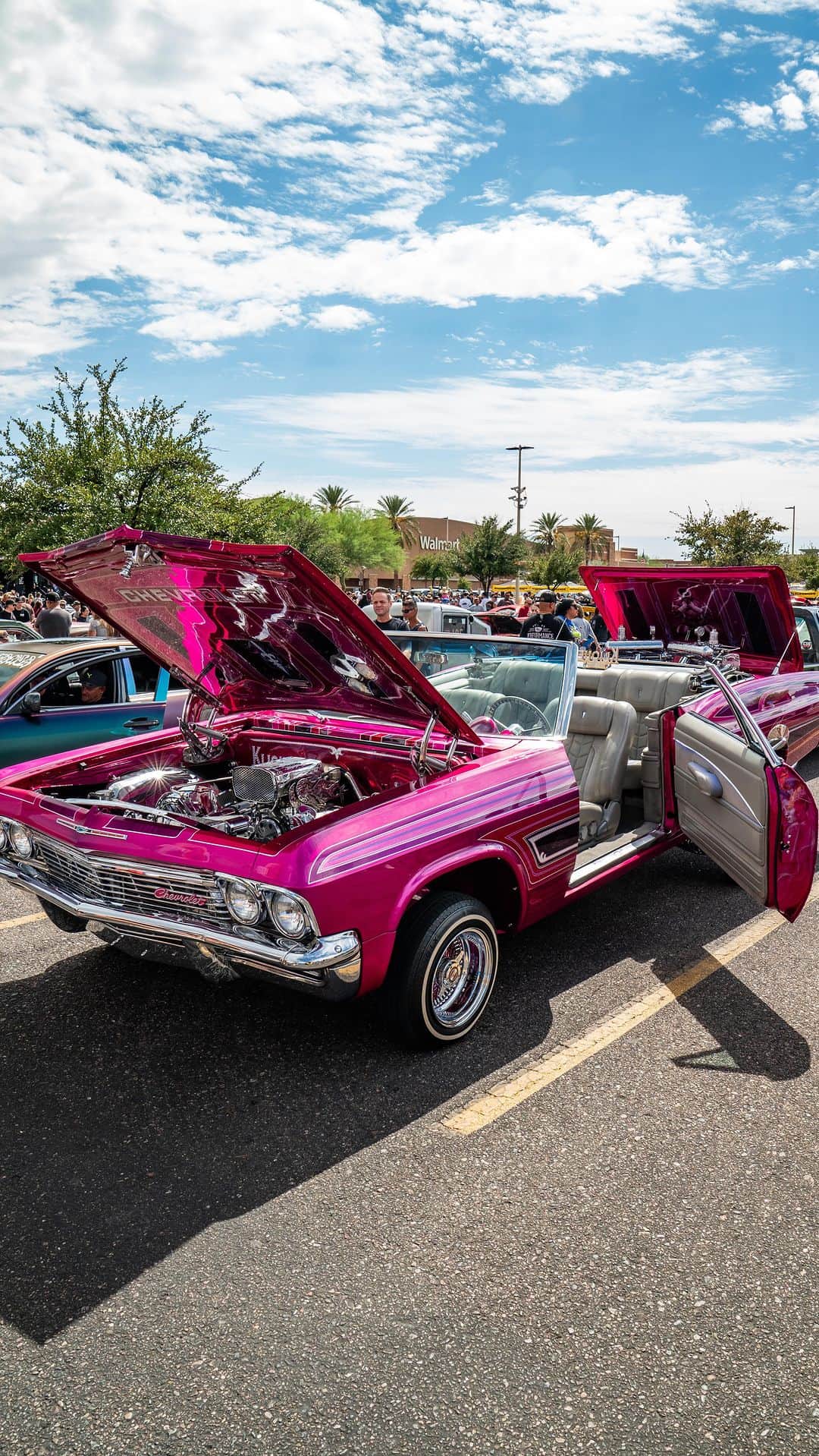 Hot Wheelsのインスタグラム：「Phoenix’s creative garage spirit shines! 🏁🔥 Check out some of the best custom cars and moments from today, where passion met creativity in the desert sun! ☀️🚗 #HotWheelsLegends  @mobil1 @walmart」