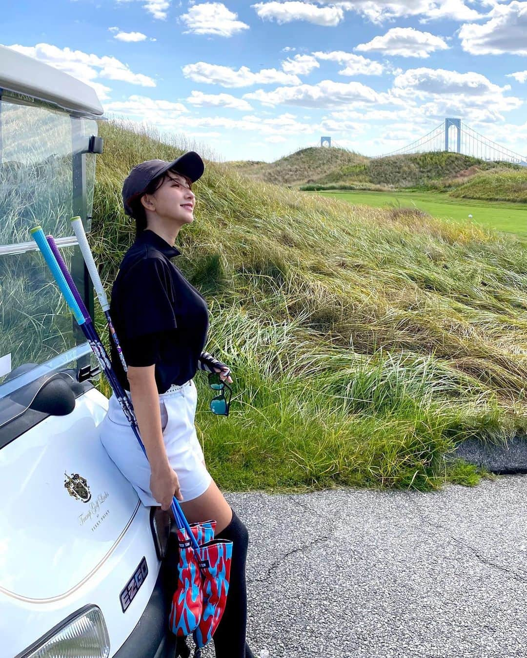 みづきのインスタグラム：「Golf in NY🇺🇸🗽  広々してて風が気持ちよかった😌現地の人と話せたりして楽しい✨  #ショートヘア #ショートヘアー  #ショートヘアー女子   #ゴルフ女子 #スポーツ女子 #ゴルフ好きな人と繋がりたい  #ゴルフ女子と繋がりたい #ゴルフ #ゴルフコーデ #golf #golfswing #genicgolf #victoriagolf #スポーツ #高尔夫球 #골프  #골프레슨  #スイング #ゴルフスイング #gingergolfteam4期生 #カットモデル #カットモデル無料 #コスプレ #コスプレイヤー #cosplay #角色扮演 #코스프레  #cosplayer」