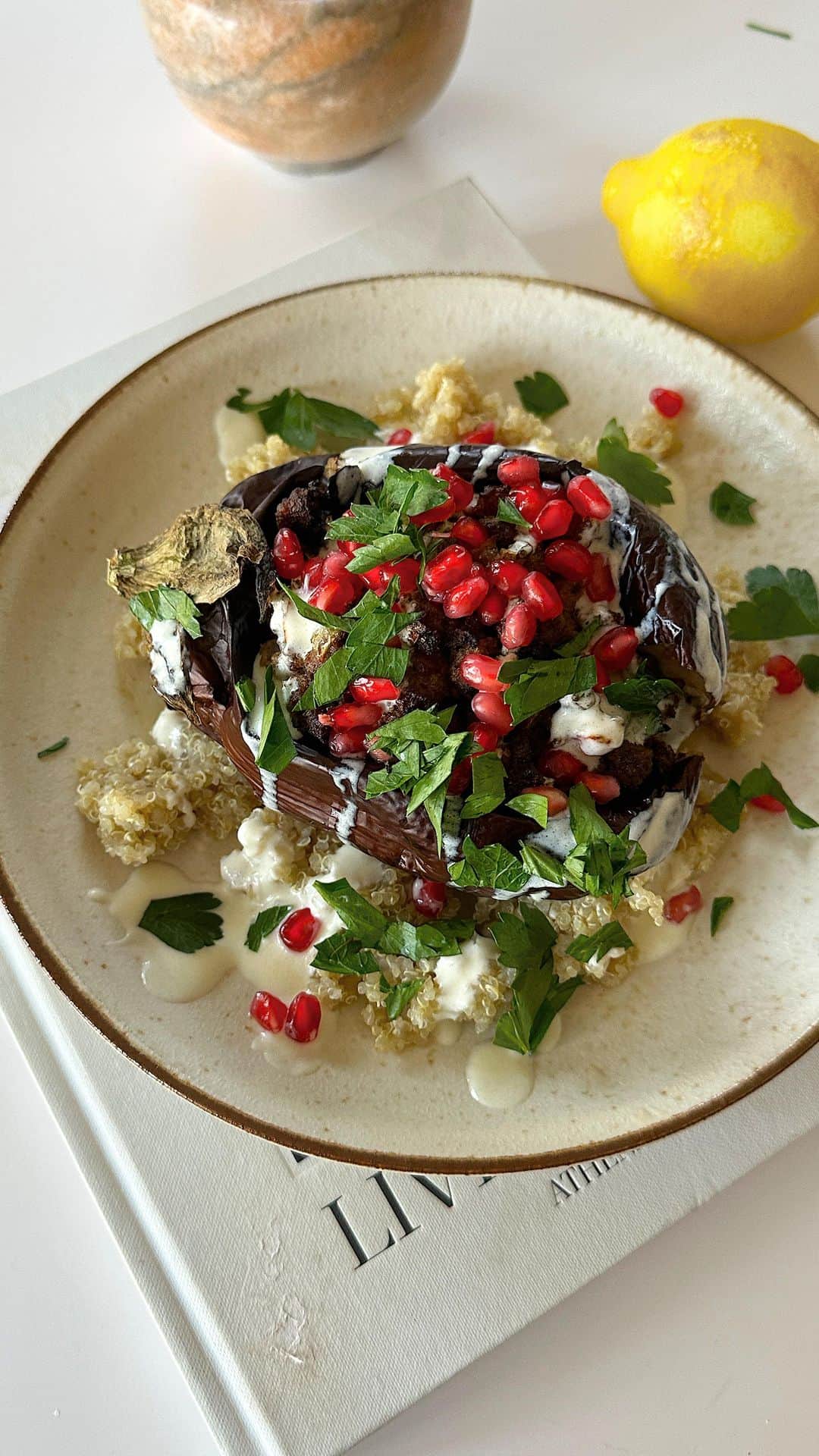 のインスタグラム：「Come make dinner with me, this Middle Eastern style stuffed eggplant with cooked quinoa is such an easy and delicious dish! I have been experimenting a little more with beef into a few dinner recipes and this was one of my favorites. 🍆🍴  Middle Eastern style stuffed Eggplant:   ( 2 servings) Ingredients:  - 2 eggplant - 1/4 cup fresh chopped parsley - 1/4 cup pomegranate  - 2 cups cooked quinoa   Spiced Ground Beef:  - 1/2 lb minced grass fed beef - 1 tbsp cumin - 2 tsp coriander - 1 tsp cinnamon - 2 chopped tomatoes - 1/2 tsp salt - Ground pepper - optional: /2 tsp cayenne pepper for extra spice - 1/2 onion, finely chopped - 2 garlic gloved, minced  - 1 tbsp olive oil  Yoghurt Lemon Dressing: - 1/2 cup yoghurt - Squeeze juice half lemon - 1 tbsp lemon zest - Pinch of salt - Pinch of black Pepper - 1 tbsp olive oil  1. Add eggplant to airfryer and bake for at least 30 minutes on 380F, flip half way trough. Until the eggplant is soft and tender. ( if you use oven - preheat oven on 340F/175C and bake for 1h) 2.  In the meantime prepare the spiced ground beef. Chop the tomatoes, garlic and onion.  3. Add a frying pan on medium heat, add 1 tbsp olive oil and add onion and garlic and sautéed until soft.  4. Add the ground beef and break up any lumps. Add the spices and cook for about 8- 10 minutes until brown. Add the tomatoes and simmer for another 5 minutes. Season with salt & pepper 5. Grab your eggplant from the oven or airfryer and slice in the middle. Add the ground beef mixture in the eggplant and bake for another 8 minutes in the airfryer or 20 minutes in the oven.  6. Prepare the yoghurt lemon dressing by mixing all the ingredients.  7. To serve, add quinoa to a plate, add eggplant on top, add yoghurt lemon dressing, fresh parsley and pomegranate.」