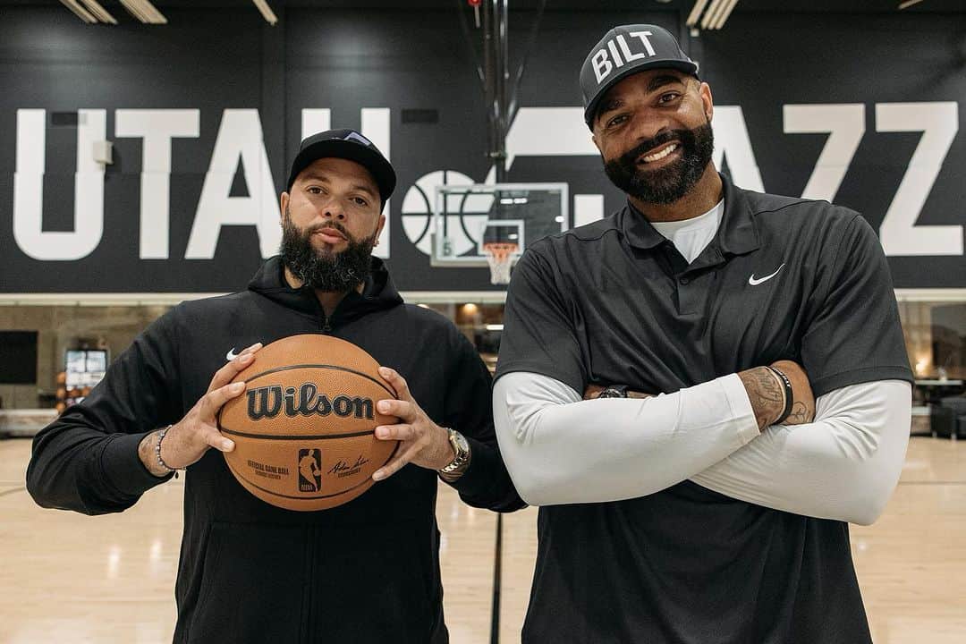 カルロス・ブーザーのインスタグラム：「We Up 2 Something… Stay Tuned…  #holdat」