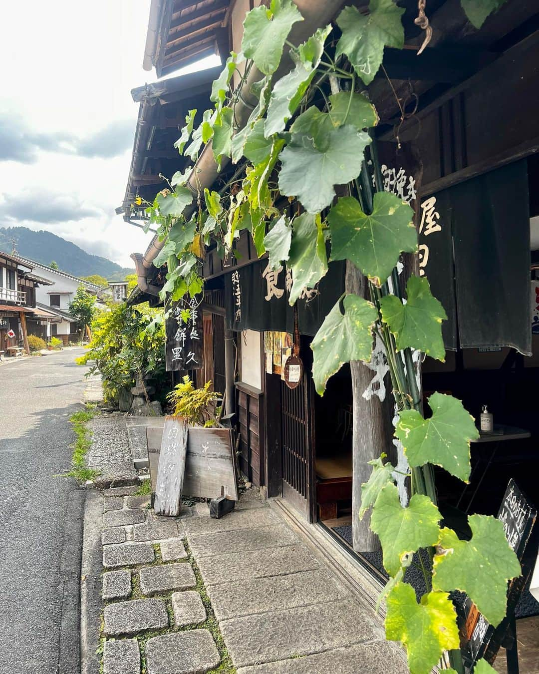 ののさんのインスタグラム写真 - (ののInstagram)「栗きんとん金時🍧長野県 まだ暑いけど少し秋を感じる栗のかき氷🌰 妻籠宿にある茶房ゑびやにて  #妻籠宿#妻籠宿グルメ#かき氷#かき氷屋さん#かき氷部#かき氷巡り#かき氷大好き#長野県#長野観光#長野旅行#長野グルメ#長野カフェ#栗#栗きんとん」9月24日 7時55分 - nonoko0309