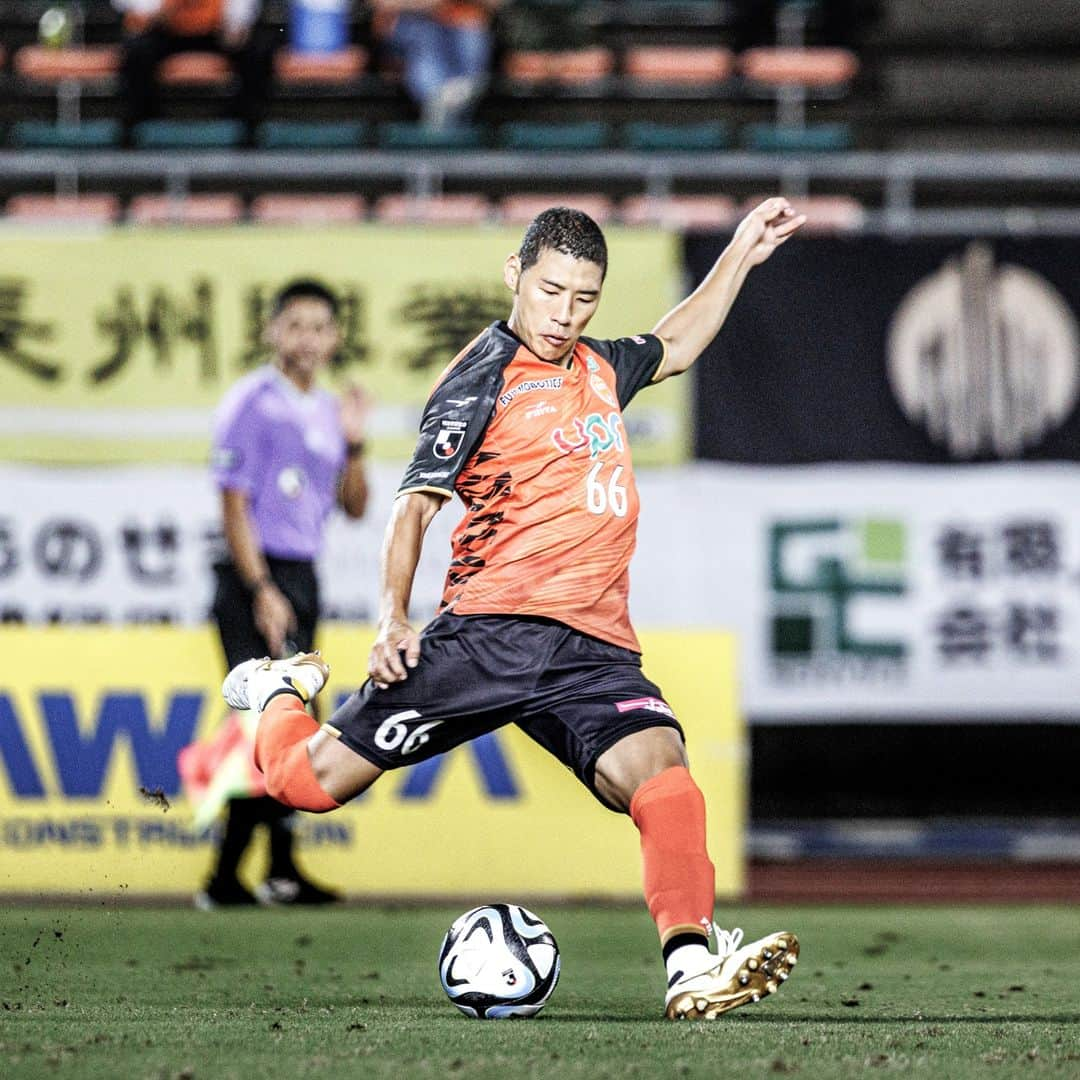 レノファ山口FCさんのインスタグラム写真 - (レノファ山口FCInstagram)「9.23🆚群馬 カメラマン菓子谷さんのピックアップフォト！ #renofa #田中稔也 #梅木翼 #ヘナン #吉岡雅和 #キムボムヨン #関憲太郎 #野寄和哉 #エスナイデル 監督 #前貴之 #成岡輝瑠」9月24日 8時01分 - renofa_yamaguchi