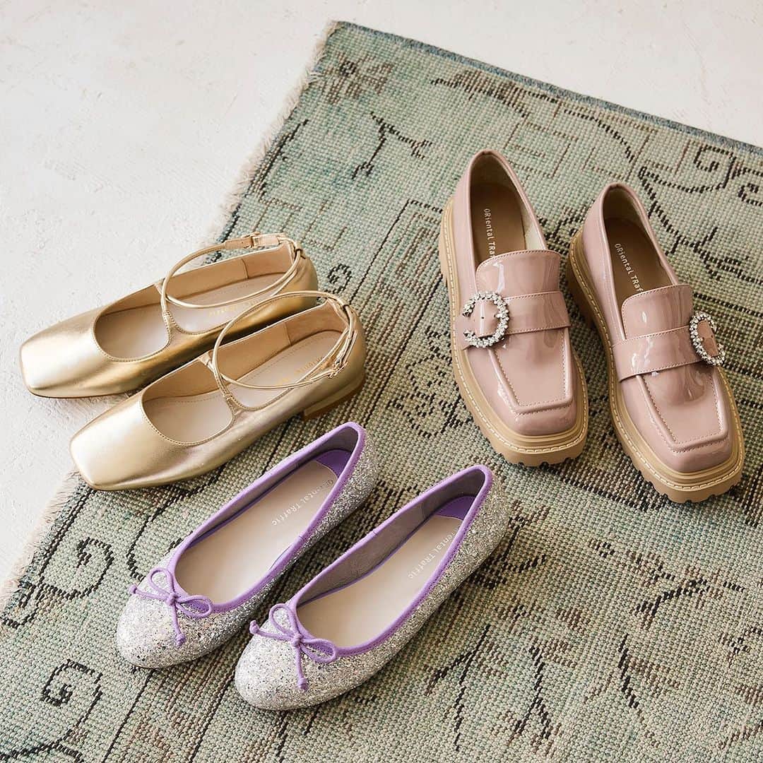 orientaltrafficのインスタグラム：「.  クロスストラップパンプス ¥7,500  グリッターバレエシューズ ¥6,500  厚底ビジューバックルベルトシューズ ¥8,500  〈ORiental TRaffic〉  #orientaltraffic#オリエンタルトラフィック #ortr#ortr2023AW#靴#shoes#新作#boots#ブーツ#パンプス#pumps#2023AW#トレンド#fashion#足元倶楽部#new#newarrival#newin#apparel#コーディネート#LOOK#look」