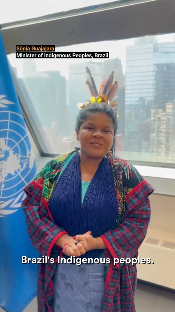レオナルド・ディカプリオのインスタグラム：「In a historic decision, this week the Brazilian Supreme Court ruled that efforts to strip back Indigenous land rights (which could result in an unprecedented wave of industrial cattle production, mining, and logging on their territory) is unconstitutional. This decision helps guarantee the rights of Indigenous peoples to their ancestral territories, which is critical not only to their well-being, but also to the wildlife and ecosystems that they safeguard. The ruling comes out even as Congress is considering a catastrophic bill to limit Indigenous lands to those that were occupied in 1988, when Brazil passed its constitution.    Congratulations to everyone who made this important victory possible.   @guajajarasonia, Minister of Indigenous Peoples of Brazil, shared her thoughts yesterday from #ClimateWeek.   Read more at the #Linkinbio」