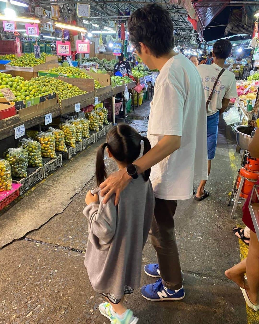 竹田恒泰さんのインスタグラム写真 - (竹田恒泰Instagram)「9月上旬、バンコクのクロントゥーイ市場にて。」9月24日 8時33分 - takedatsuneyasu