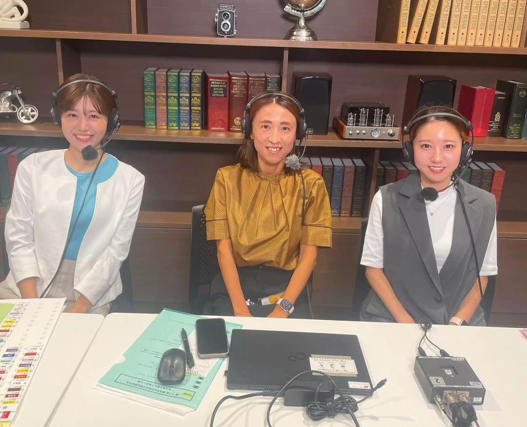 澤口実歩のインスタグラム：「昨日の #関西学生対校女子駅伝 生配信 実況を担当しました！  解説は #木崎良子 さん、#水口瞳 さん✨  私は入社1年目の頃から この放送に携わっているのですが、 実は初めて担当した2018年、 #水口瞳 さんが大阪学院キャプテンでした！  その水口さんが今回、初の放送席に！ 何だかとっても、嬉しかったです！  結果は立命館の3連覇！ アンカーでの大逆転でした。 おめでとうございます✨ 全20チームの選手、関係者の皆様本当にお疲れ様でした🙇‍♀️  来月29日は #全日本大学女子駅伝 日テレ系で生中継です！ 一視聴者として今から楽しみです📺📣  今週も1週間お疲れ様でした！ 明日も #ミヤネ屋 よろしくお願いします✨  #読売テレビ #あすリートチャンネル #ytv #駅伝 #スポーツの秋 #駅伝シーズン #女子駅伝」