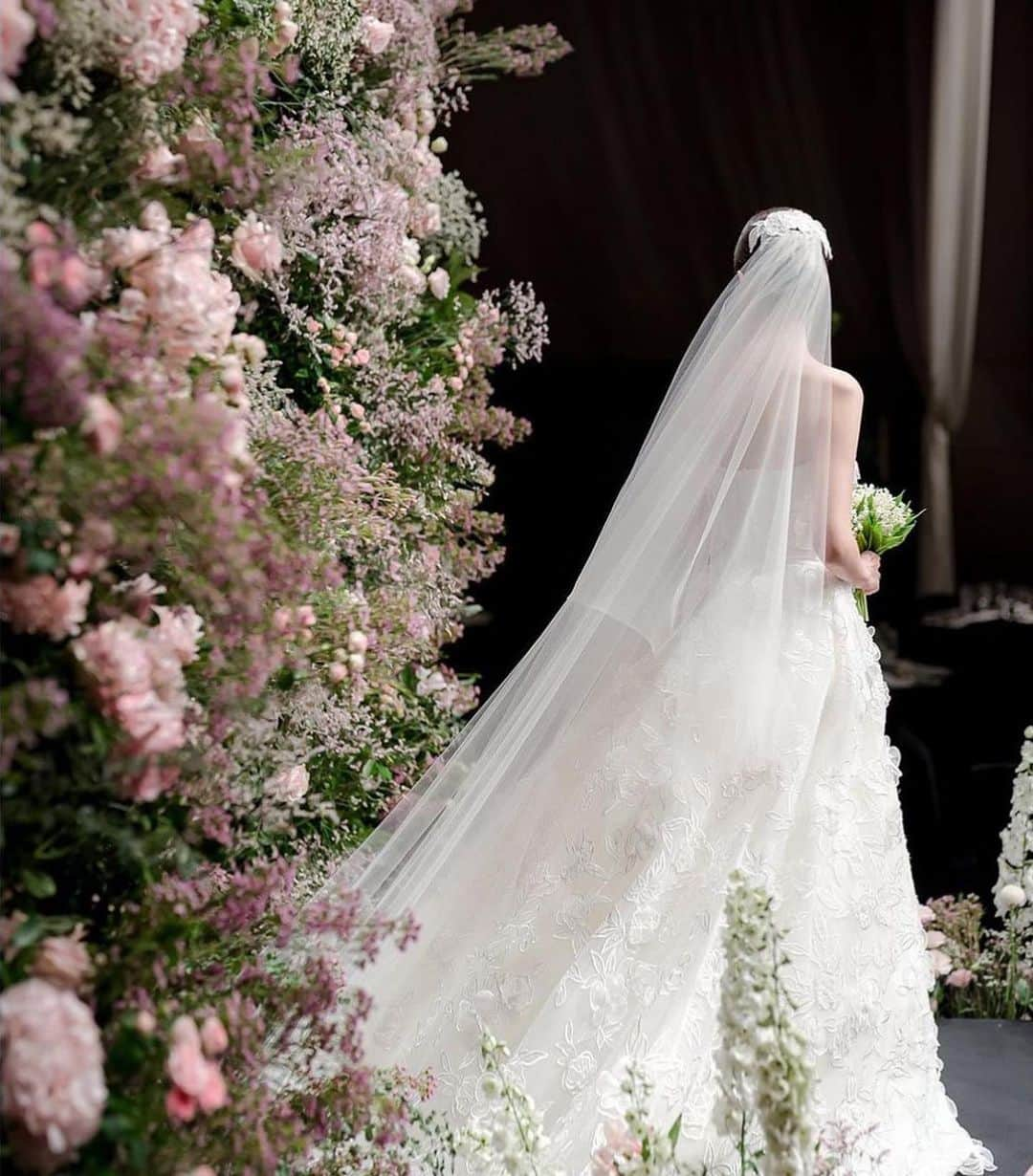 SOYOO BRIDALさんのインスタグラム写真 - (SOYOO BRIDALInstagram)「.  [ SOYOO BRIDAL x ELIE SAAB ] 🏷️   너무 아름다웠던 예식 🤍   @soyoobridal_official  @eliesaabbridal  @katie_kte  @laciel.co.kr  @seongjin_oh_marystudio  @kimchungkyung_hairface  @gravity_visual   #소유브라이덜 #엘리사브 #퍼스트웨어 #꿈의드레스🫧」9月24日 8時51分 - soyoobridal_official