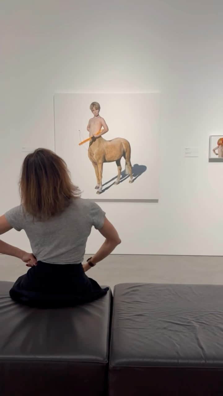 のインスタグラム：「Thanks to @qagoma in Brisbane for being a mighty fine stand in for the #chicagoartinstitute.  I feel like I really got in touch with my inner headstanding elephant.  📽️: @breewelchandhenry   #downunder #artmuseum #goma #ozcomiccon #ferrisbuellersdayoff #ferrisbuellersdayoffedit #elephant #headstand」