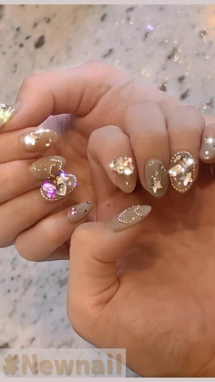 辻りんのインスタグラム：「Newnailの写真ゴテゴテすぎたので 上げ直します(˶> <˶)  何回もごめんよ( ᜊº-° )ᜊ 𖤐 ̖́-‬𖤐 ̖́-‬  #ネイル #nail #ネイルデザイン #新宿 #新宿ネイルサロン #新宿ネイル #footnail  #newnail #gelnail #nailart #pinknail  #ネイルアート #ネイルデザイン#シンプルネイル  #大人ネイル #大人かわいい #beauty #cute  #秋冬ネイル #ベージュネイル」