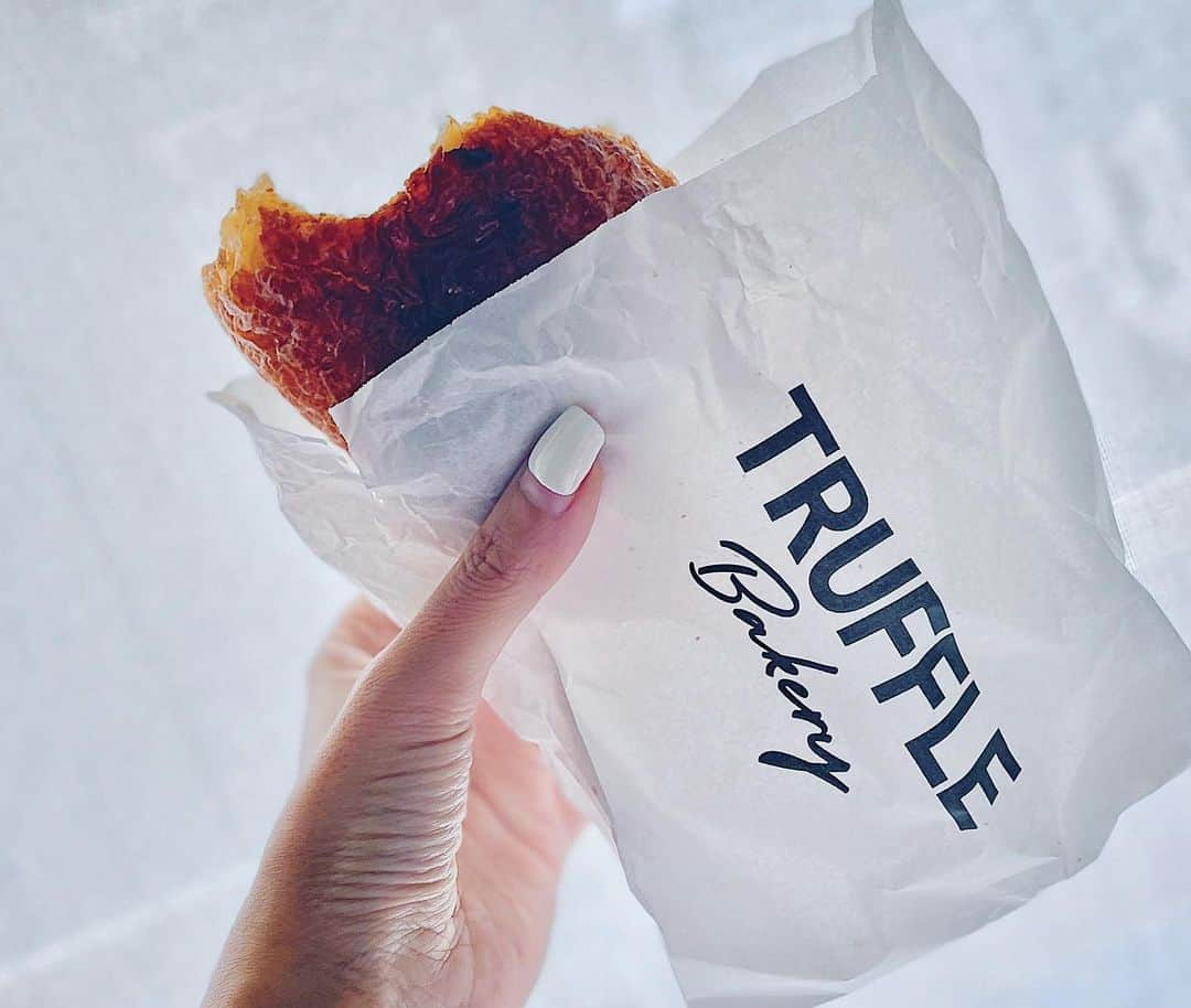 marikoさんのインスタグラム写真 - (marikoInstagram)「・good morning・  @trufflebakery croissant🥐  ・ ・ #クロワッサン#トリュフベーカリー  #croissant🥐#tokyobakery」9月24日 9時17分 - mariiko_re