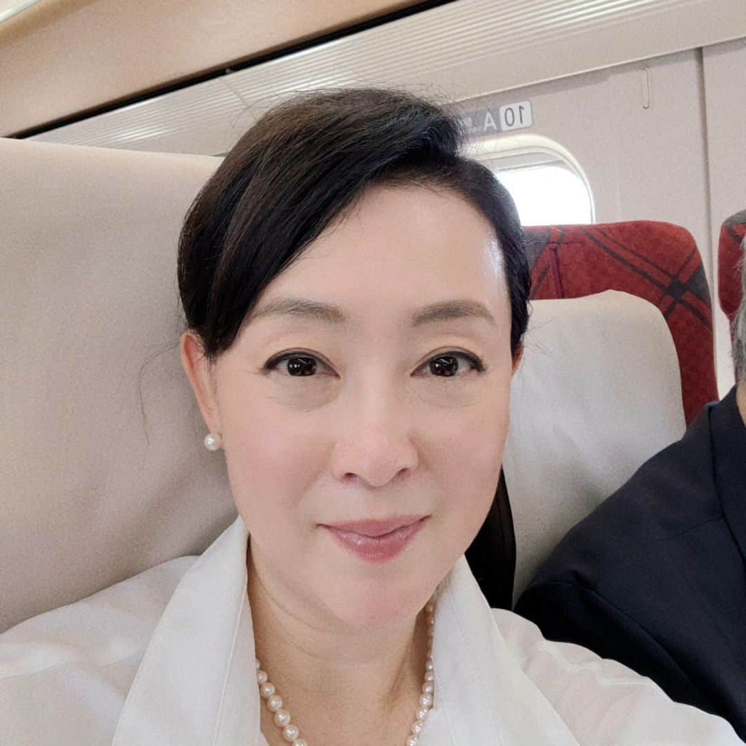 のインスタグラム：「おはようございます！  昨日は誕生日のお祝いのメッセージを沢山いただきまして本当にありがとうございました‼️ 嬉しかったです‼️💕💕💕  50代最後の歳になりますが今出来ること、これからやりたいことなど前を向いて少しずつ頑張っていこうと思います！  どうぞこれからも宜しくお願い致します！    床嶋佳子」