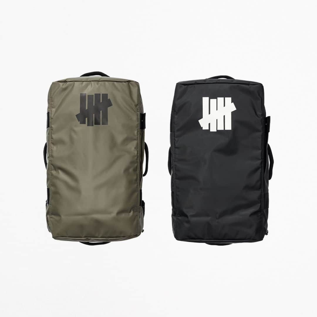 UNDFTDのインスタグラム：「A detailed look into UNDEFEATED FALL 23 - Drop 4  Drop 4 concludes with the UNDEFEATED All Day Tote and Duffle Bag. Both bags are crafted from a coated PVC and are available in Black and Olive. The All Day Tote features external daisy chains, adjustable straps, an interior zip mesh pocket and a screen printed ‘5-strike’ icon on one side. The Duffle Bag is made with a padded laptop compartment, space mesh adjustable straps and features screen printed and embroidered UNDEFEATED branding throughout.  Available now, exclusively at all UNDEFEATED Chapter Stores and Undefeated.com」