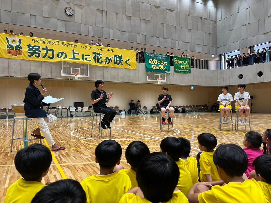 山本華世さんのインスタグラム写真 - (山本華世Instagram)「母校の中村学園女子高校の新体育館お披露目のオープニングイベントに行ってきました。ＯＧ会長として行ってきました。『努力の上に花が咲く』一気に花が散る？枯れる？出来事ありました。新しい風に対して邪魔しないようなきゃですね。」9月24日 10時00分 - kayo_092