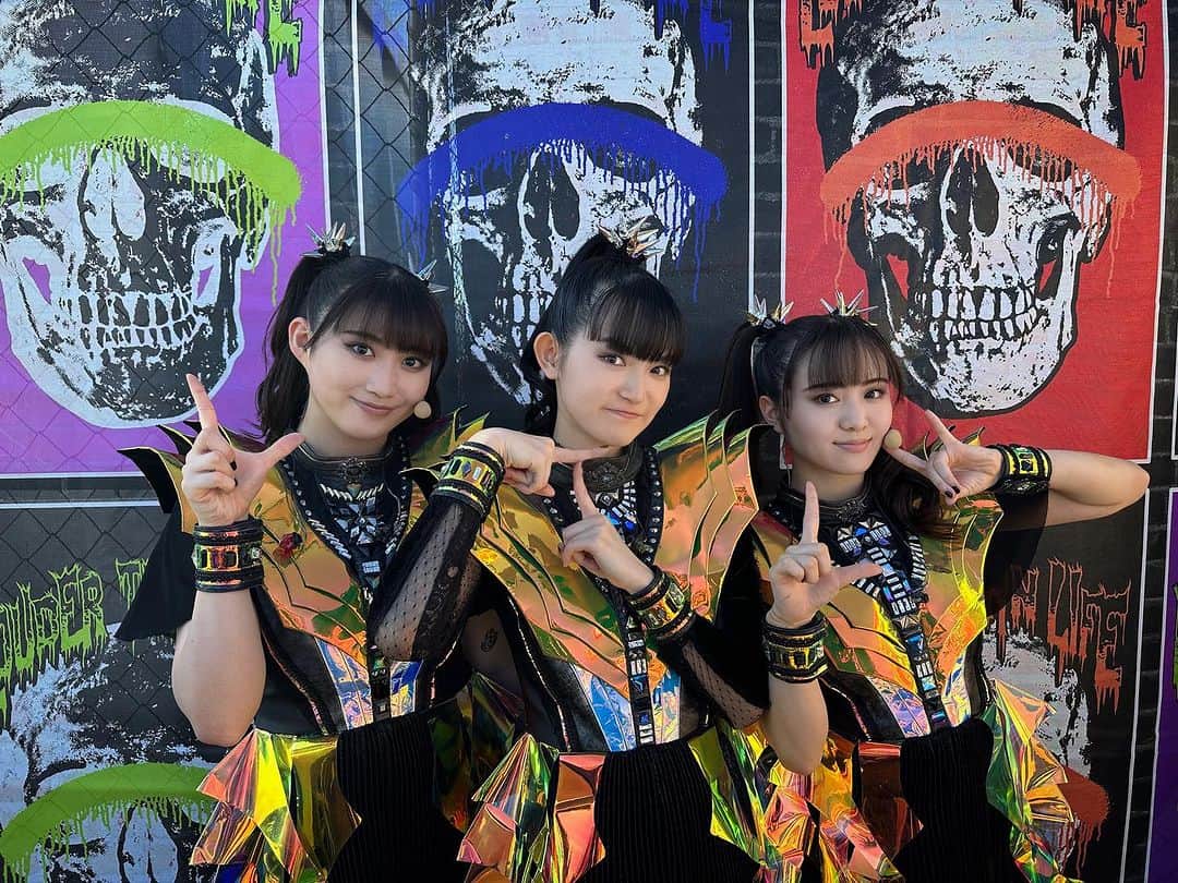 のインスタグラム：「⚡︎⚡︎⚡︎Thank you for coming to Louder Than Life Festival⚡︎⚡︎⚡︎💀  @louderthanlifefest  #BABYMETAL #BABYMETALWORLDTOUR2023 #THEBABYKLOKTOUR #LOUDERTHANLIFEFESTIVAL」