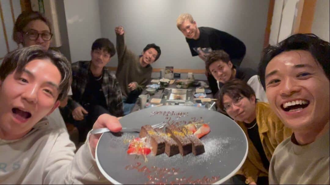 shojiのインスタグラム：「HAPPY B DAY🎂 @kazukistkgz   これからも最高の人生を👍  #stkgz #シッキン #シットキングス #かずき爆誕祭　#かずきハピバ」
