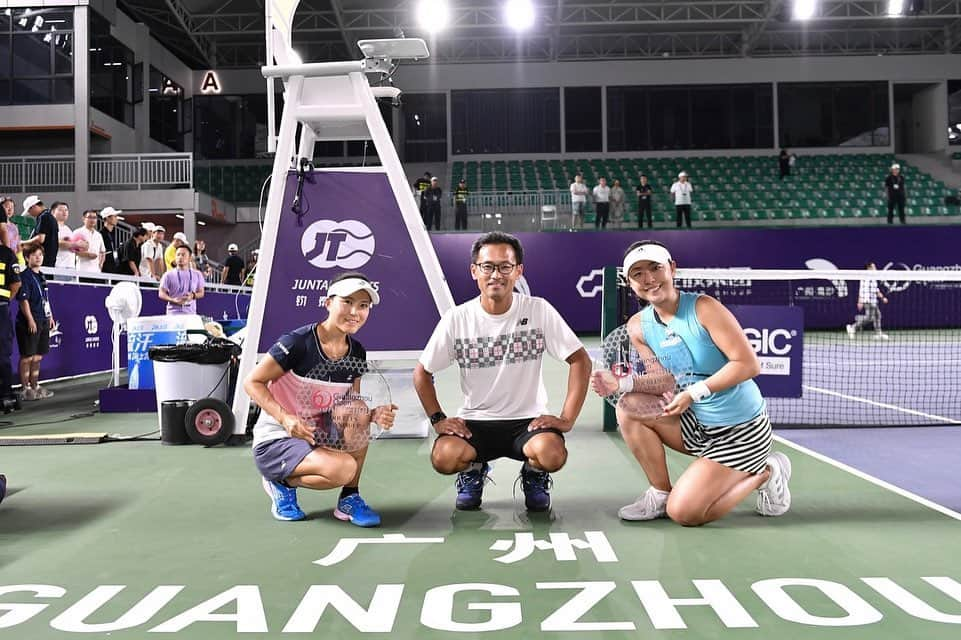 二宮真琴のインスタグラム：「☆ . 4年ぶりの中国🇨🇳 今シーズン初めての決勝🥈 負けたけど収穫も多かった大会🌰 もっともっと良いダブルスを💪 . #guangzhou #china #広州  . #エディオン #EDION #紅菱住建 #ダイヤホーム #サタケ #babolat #バボラ #NBテニスガーデン #tennisplayer #テニス #テニス女子 #ダブルス #二宮真琴」