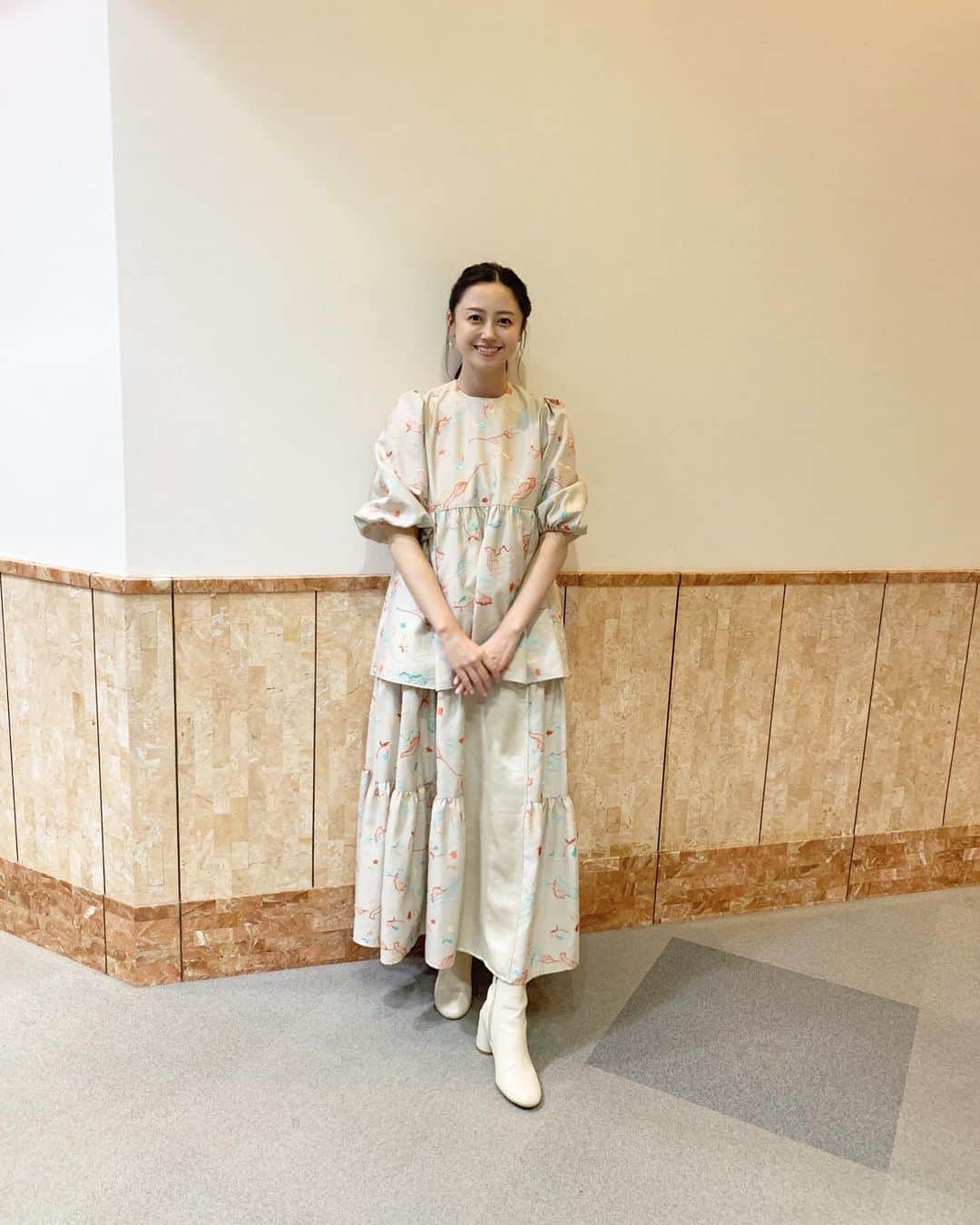 のインスタグラム：「・ ・ 9.16 #王様のブランチ 衣装🌿  トップス・スカート @arobe_official」