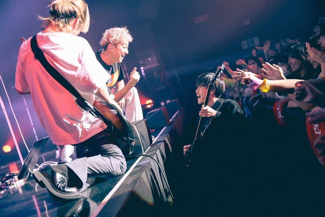 小野武正さんのインスタグラム写真 - (小野武正Instagram)「ZEPP SAPPORO PHOTO!!!no.2 フロアに降りて急遽ギターを渡したら弾いてくれた彼と快くノッてくれた皆んなに感謝❣️  📷 @sotarogoto」9月24日 10時41分 - onotkm3