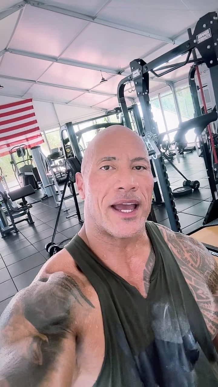 ドウェイン・ジョンソンのインスタグラム：「Great question I just saw in my feed about fame.   What’s the benefits and what’s the drawbacks to being famous?   Fame is tricky and hard to balance and control if your feet aren’t firmly planted on the ground.  Anchors and perspective is always important.  Humility and kindness matters.   To me, there are no drawbacks.  I just think about the alternative when I wasn’t famous, and broke as fuck- that’ll sober you up real quick.  (of course, the days of just jumping in my pick up truck and going to the grocery store or the mall are long gone 🤣 but I sure as hell ain’t complaining)   Over time and experience, I’ve realized that the greatest benefit to fame is impacting people’s lives in a positive way.   And over time I also realized that the thing that’s more important than being famous for something — is being great at something.   “When you’re good at something, you’ll tell everyone.  When you’re great at it, they’ll tell you”  ~ Walter Payton   Enjoy your weekend and thanks for the question.   #fame #greatness #makeemtellyou」