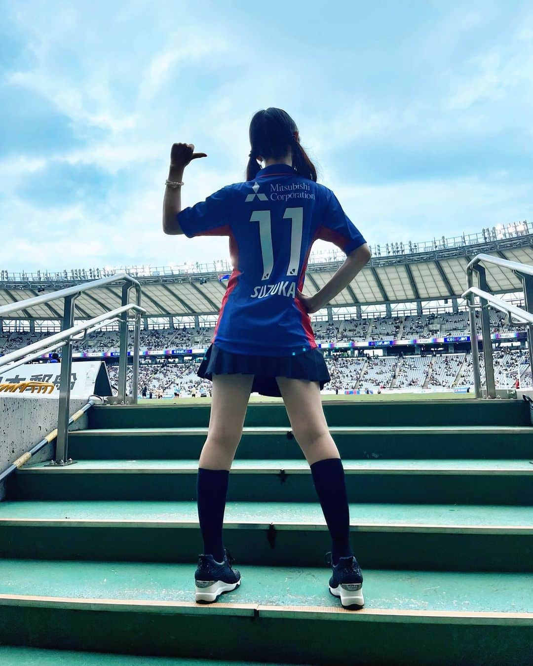 森田涼花のインスタグラム：「⚽️🔥 Idoling!!! No.11 SUZUKA  アイド"ロ"ング!!!ライブ初参戦・FC東京応援歌Idoiing!!!「サマーライオン」初披露♩  ハーフタイムでは周回させて頂き、味の素スタジアムに響くサマーライオン大合唱に、歓喜✨ そのあとの逆転勝利に大興奮！  『東京ドロンパ BIRTHDAY PARTY supported by めちゃコミック』 こうしてみんなとパフォーマンスをすることは卒業後なかったので、貴重な経験で嬉しかったし とっても幸せな一日でした♡」